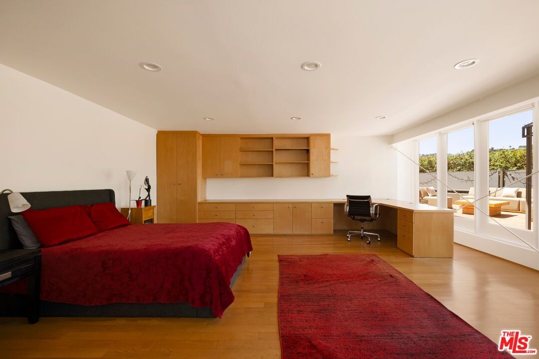 Crescent photo 16