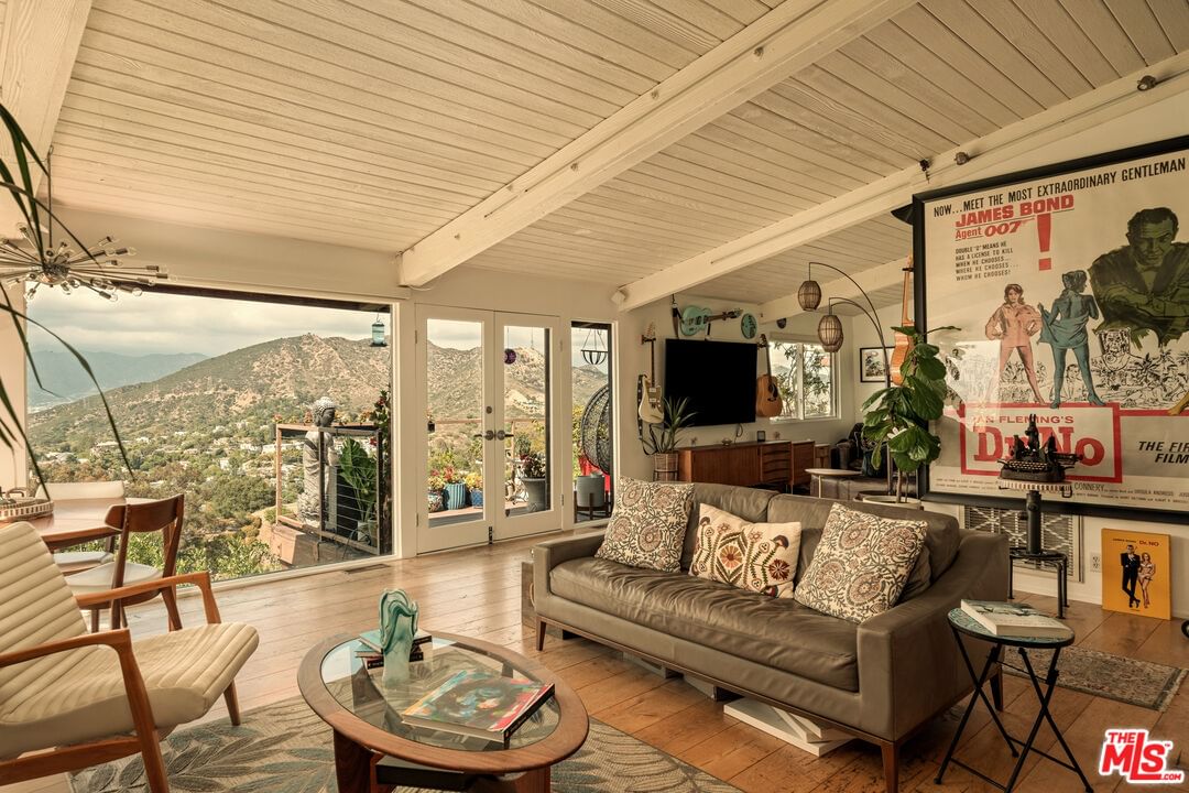 Pacific View photo 9