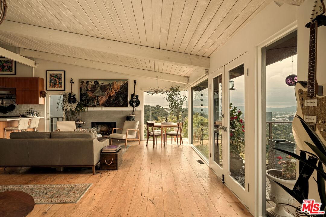 Pacific View photo 12