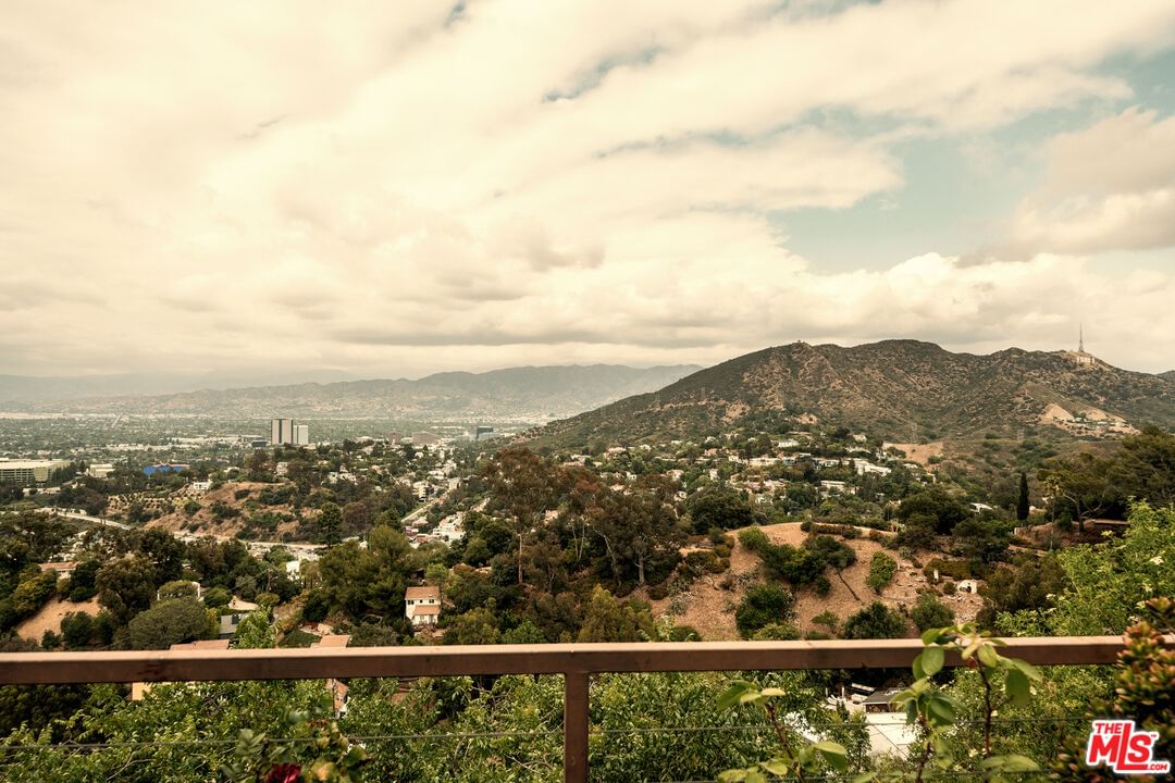 Pacific View photo 17