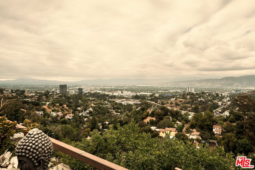 Pacific View photo 18
