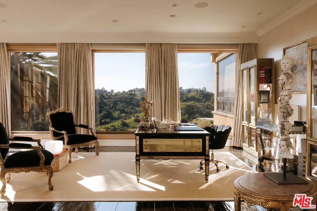 Mulholland photo 18
