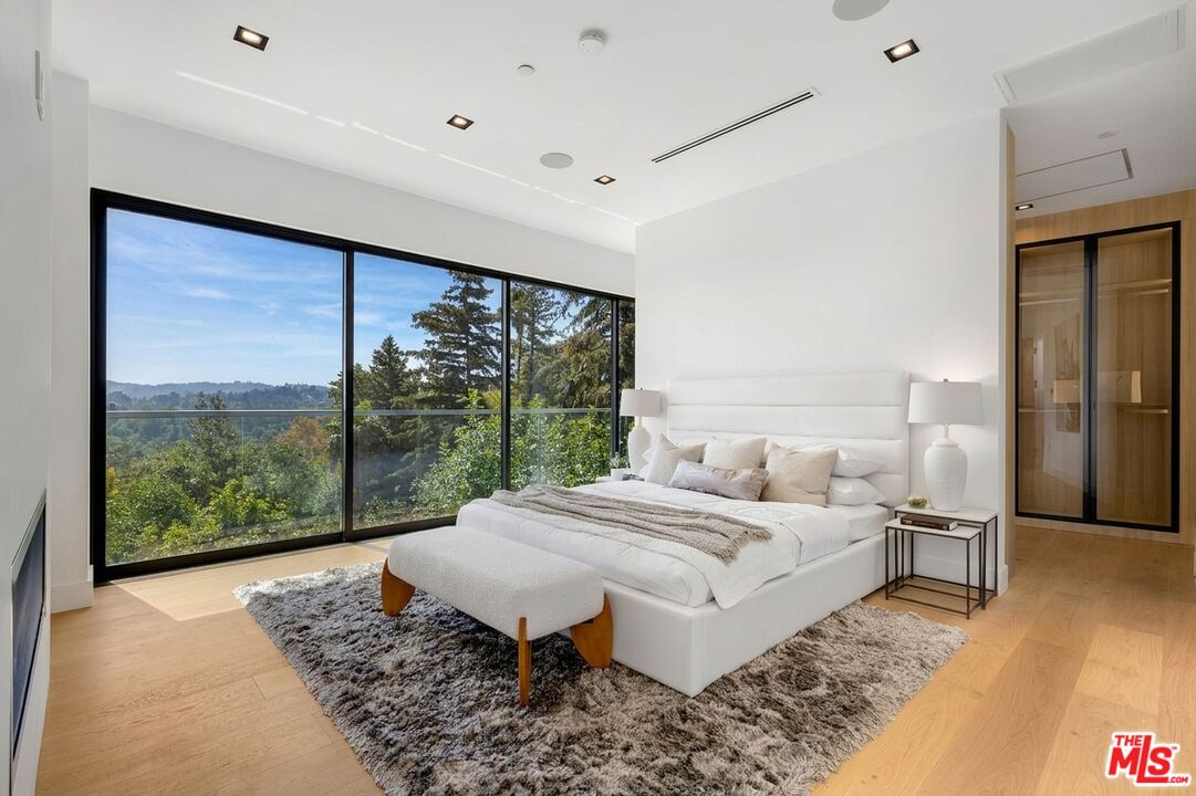Oak View photo 18