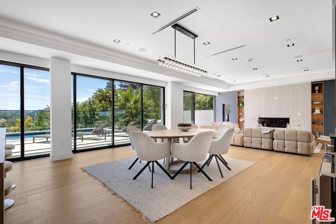 Oak View photo 8