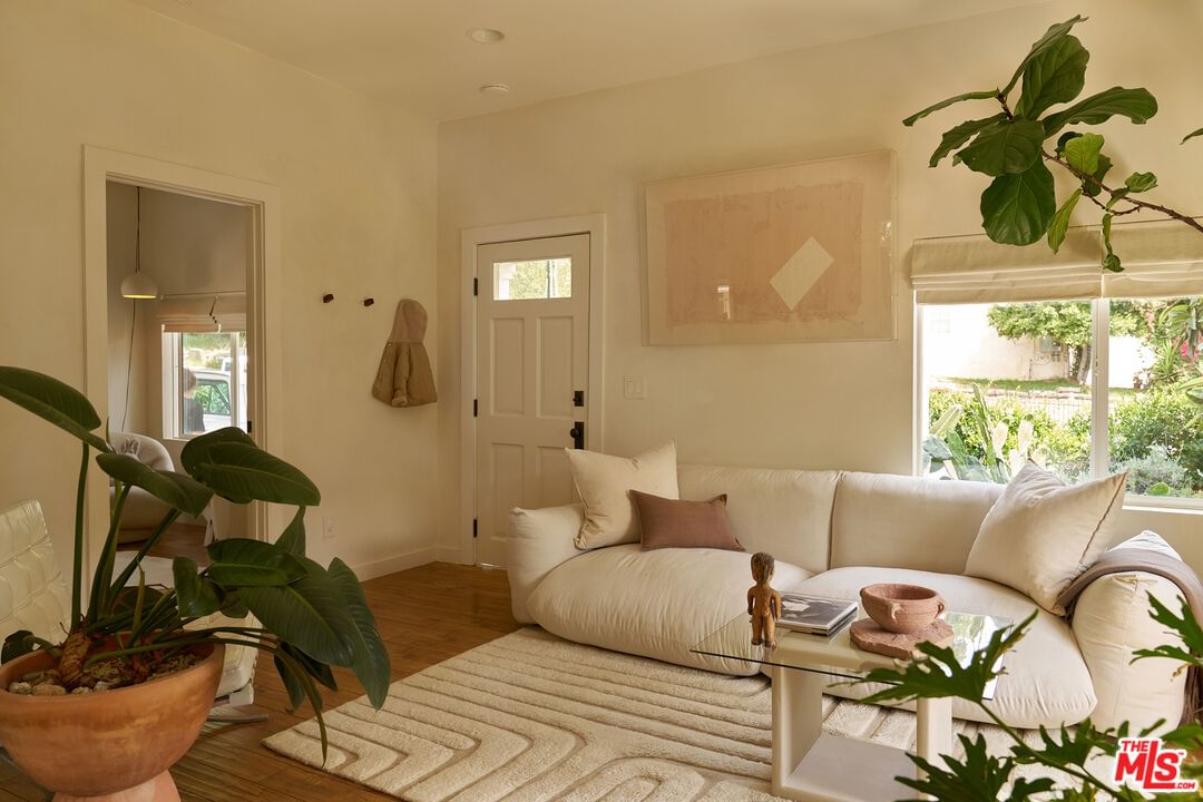 Avenue 52 photo 19