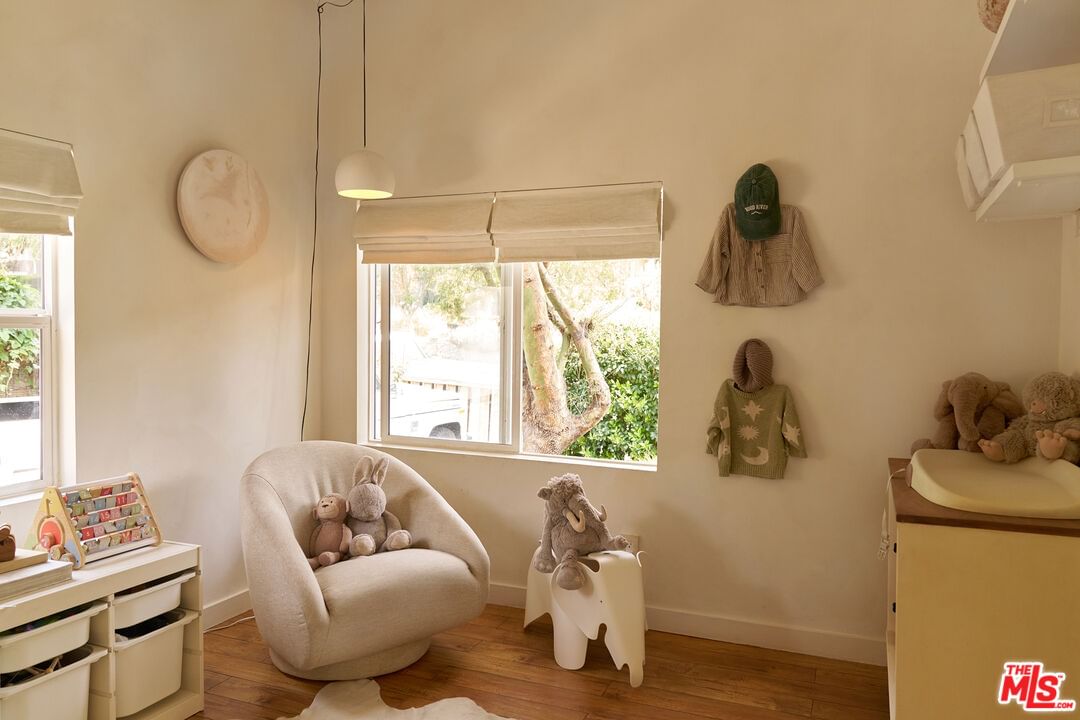 Avenue 52 photo 22