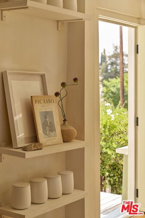 Avenue 52 photo 25