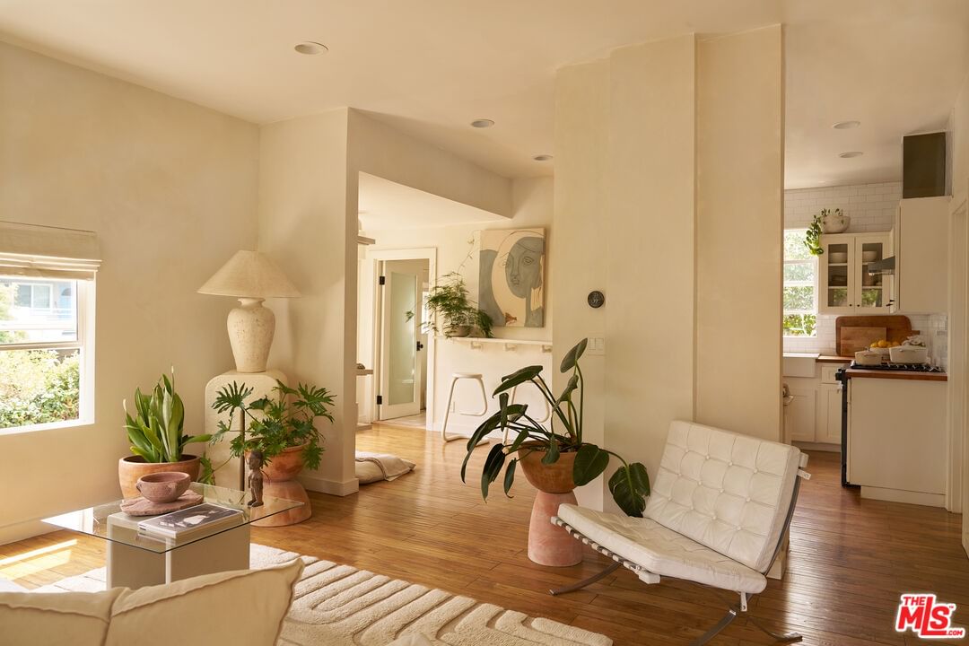 Avenue 52 photo 4