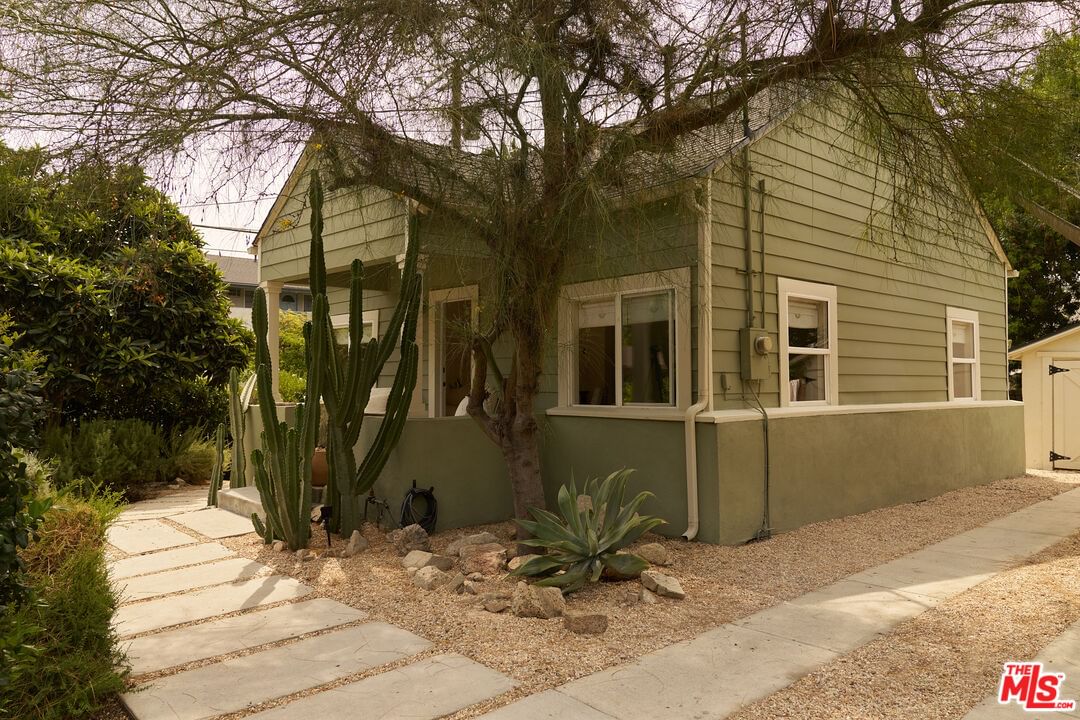 Avenue 52 photo 42