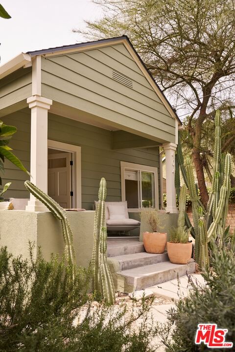 Avenue 52 photo 43