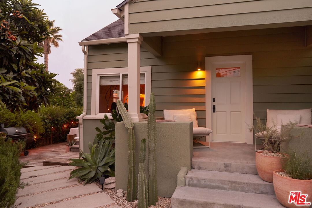 Avenue 52 photo 44