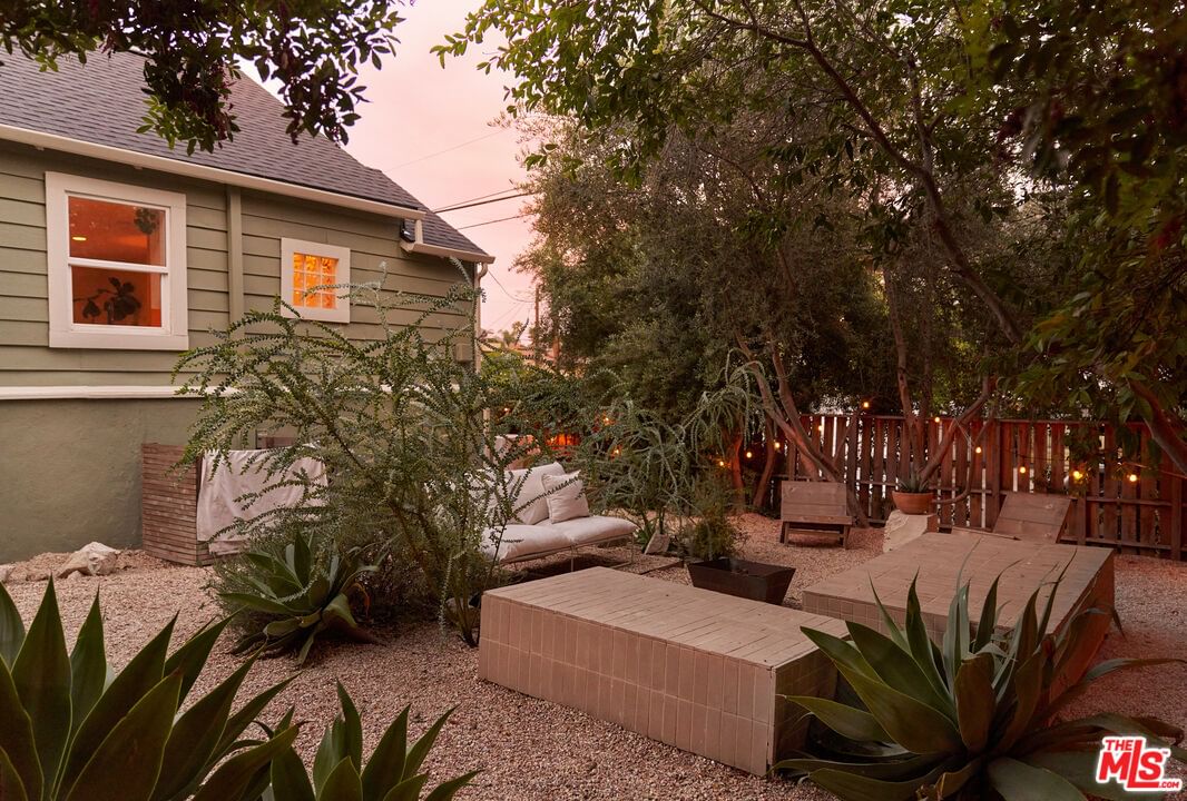 Avenue 52 photo 48
