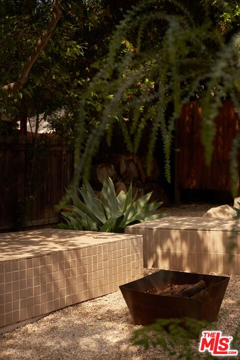 Avenue 52 photo 55