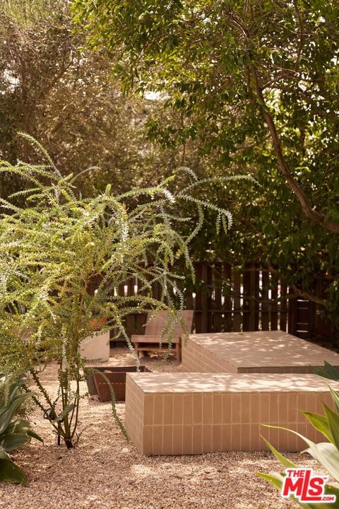 Avenue 52 photo 61
