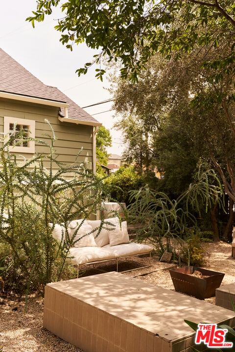 Avenue 52 photo 62