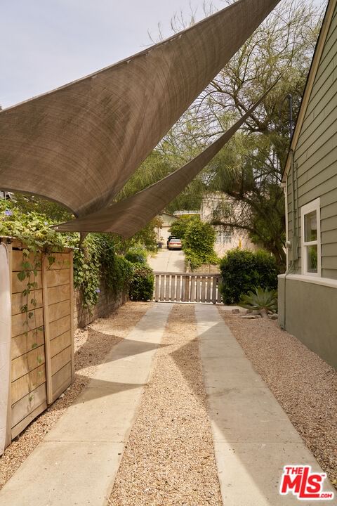 Avenue 52 photo 66
