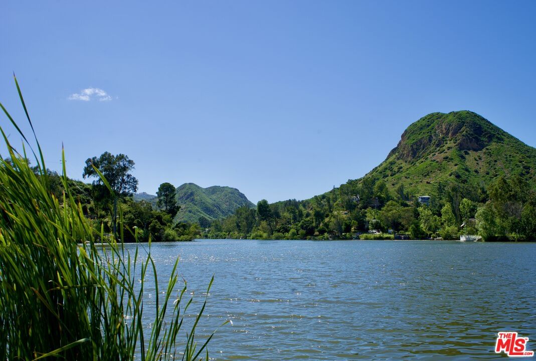 Lakeshore photo 1