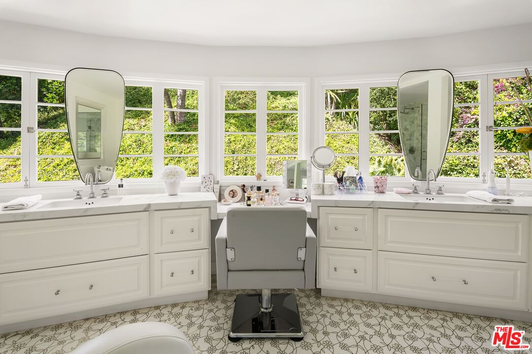 Beverly Glen photo 26