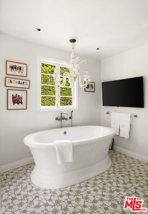 Beverly Glen photo 28
