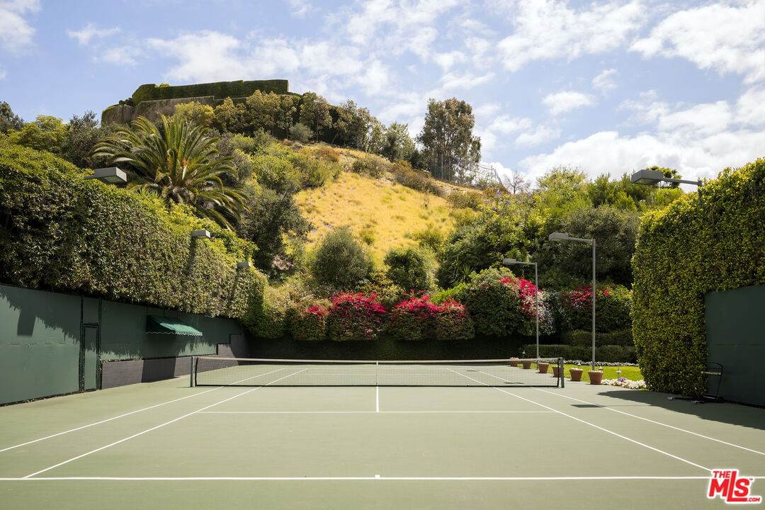 Beverly Glen photo 3