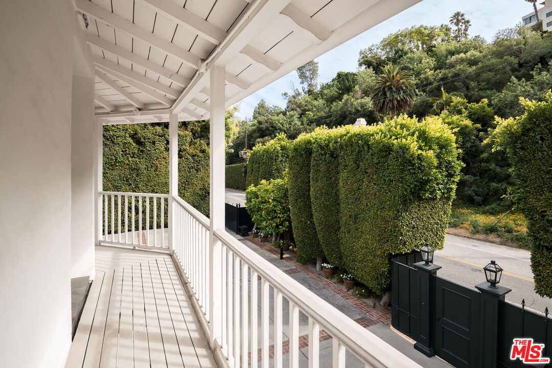 Beverly Glen photo 32