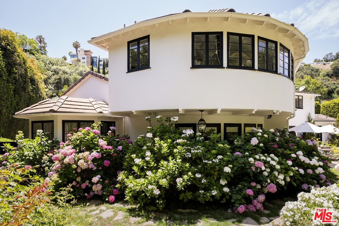 Beverly Glen photo 37