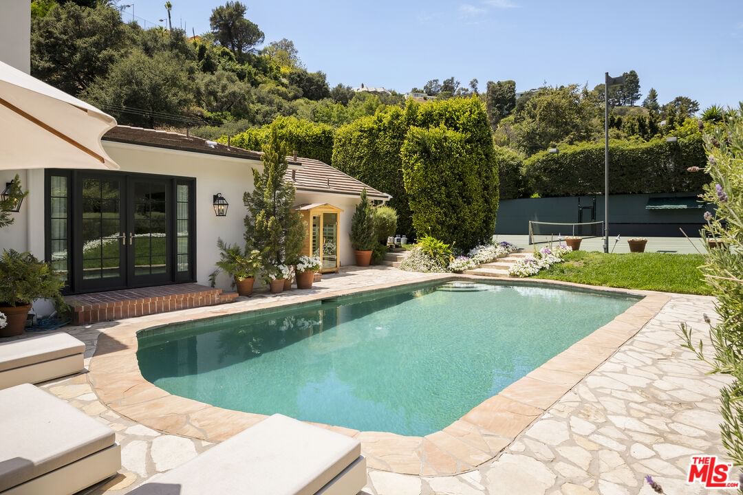 Beverly Glen photo 38