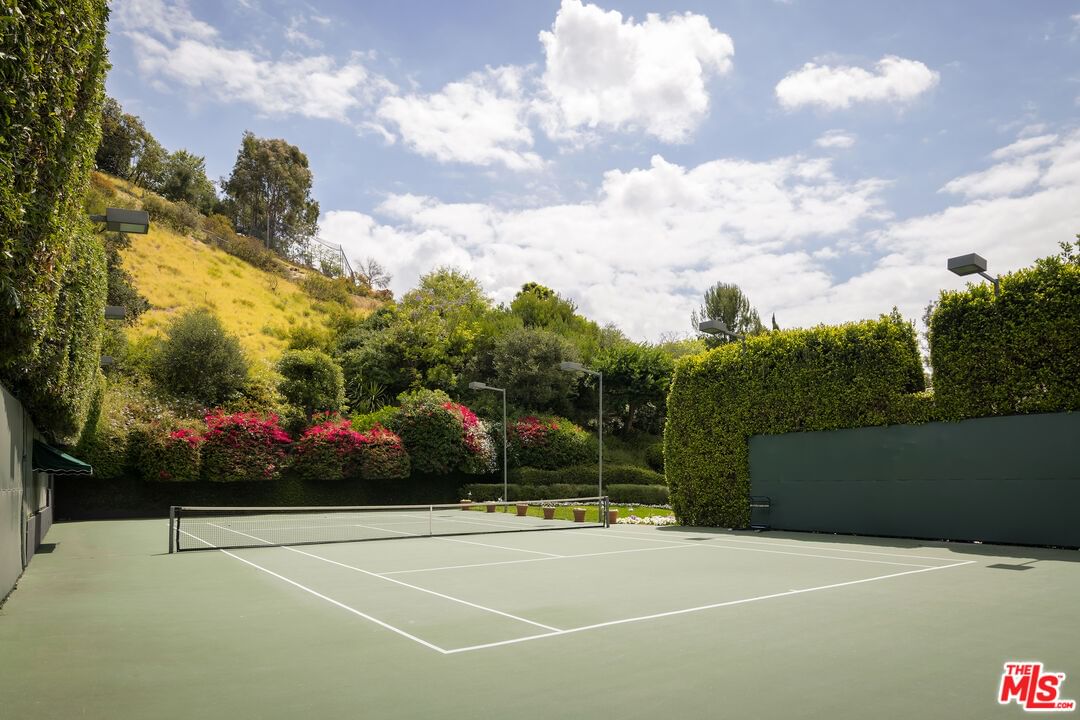Beverly Glen photo 43