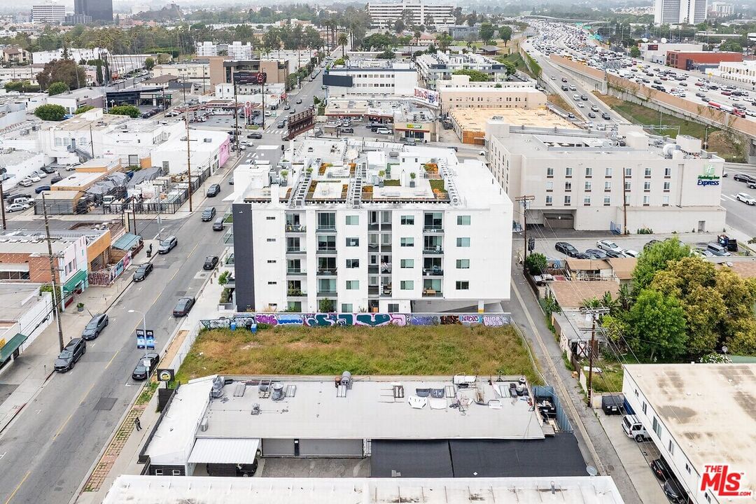 Sawtelle photo 4