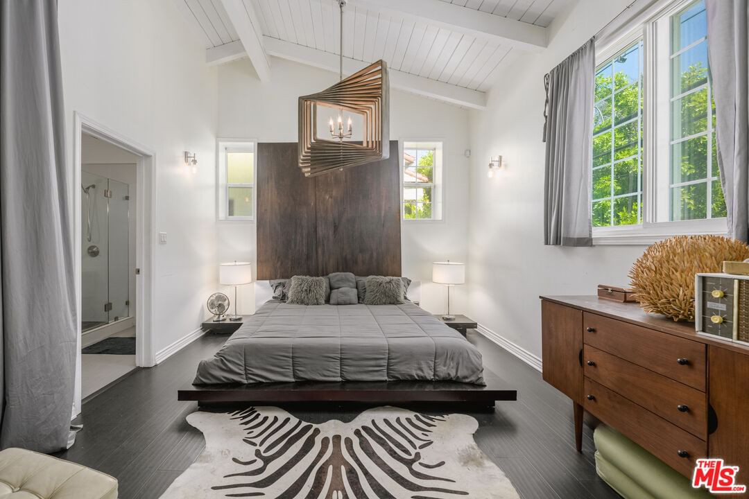 Cahuenga photo 18