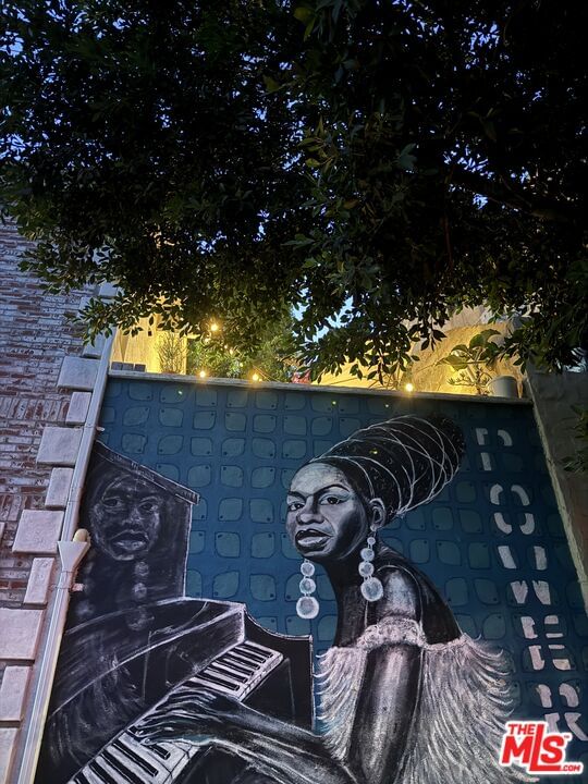Cahuenga photo 32