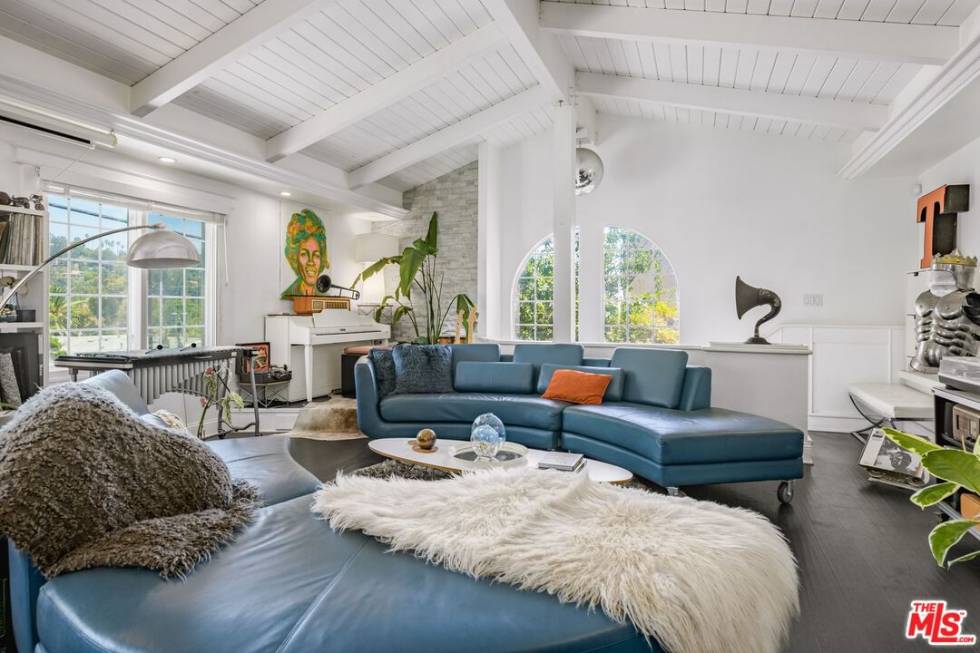 Cahuenga photo 6