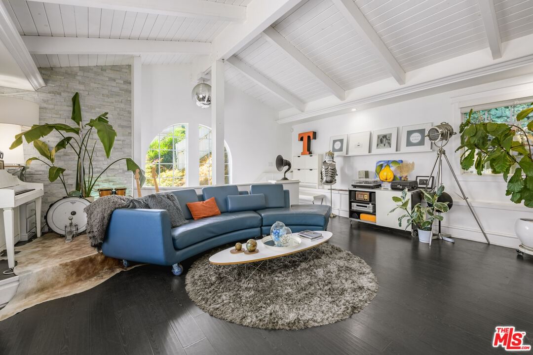 Cahuenga photo 7