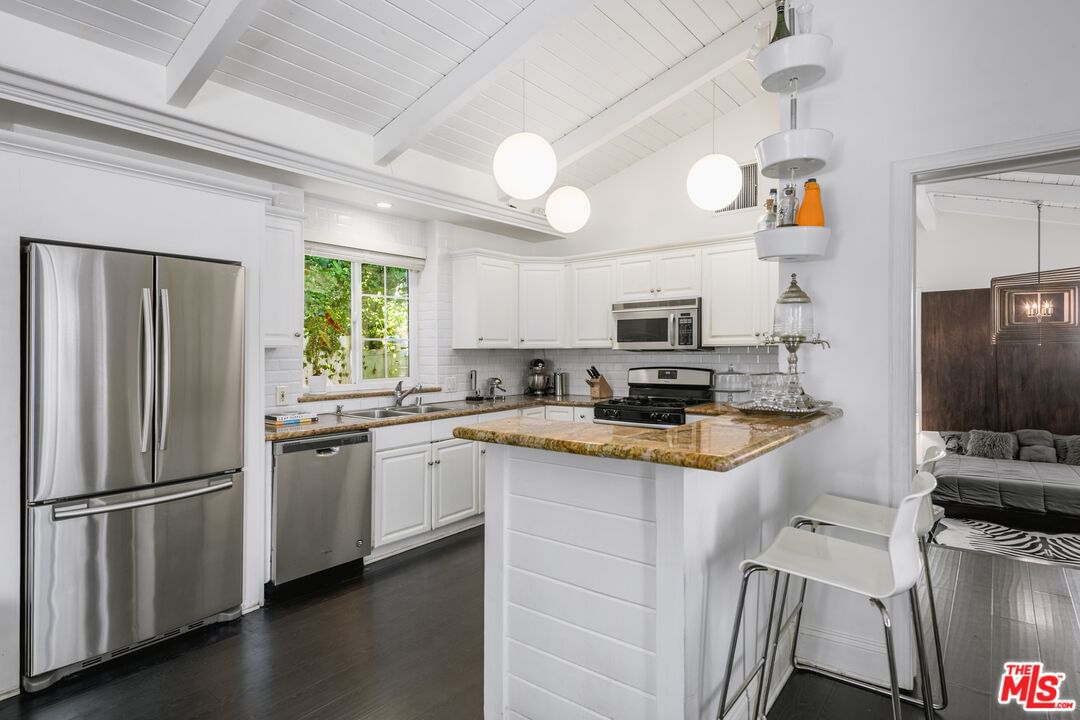 Cahuenga photo 10