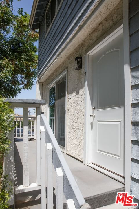 Vanowen photo 26