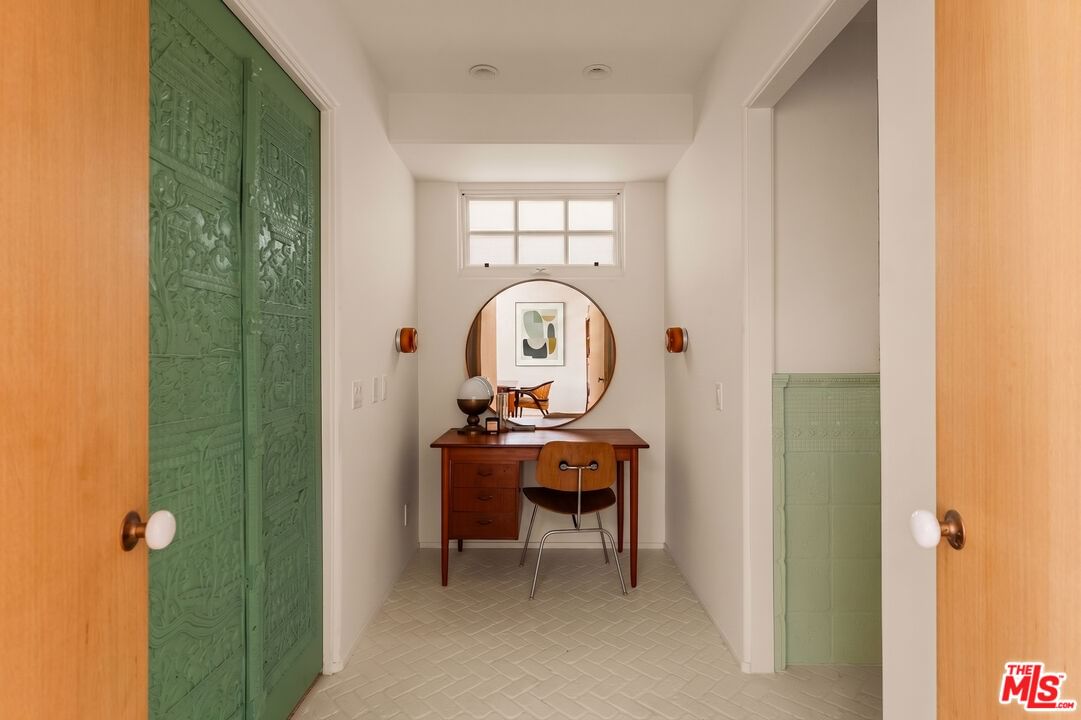 Malibu Colony photo 10