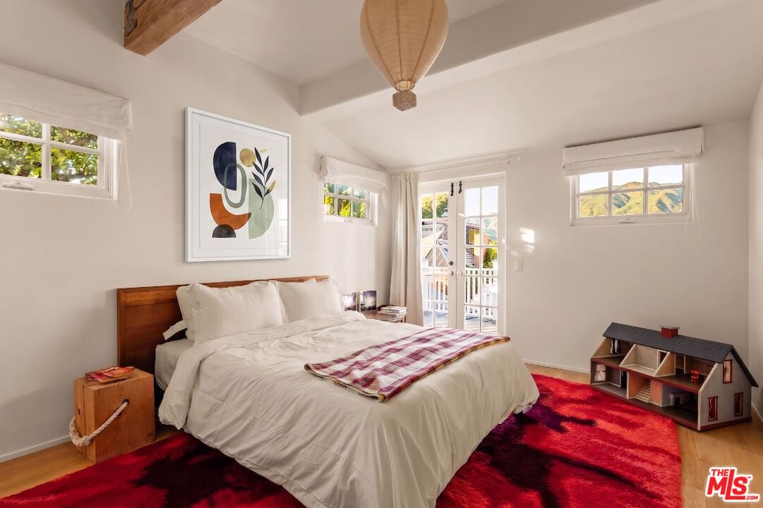 Malibu Colony photo 15