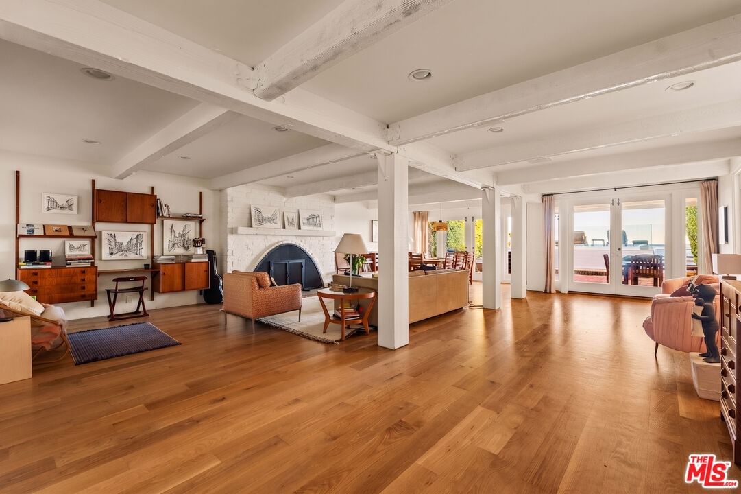 Malibu Colony photo 16