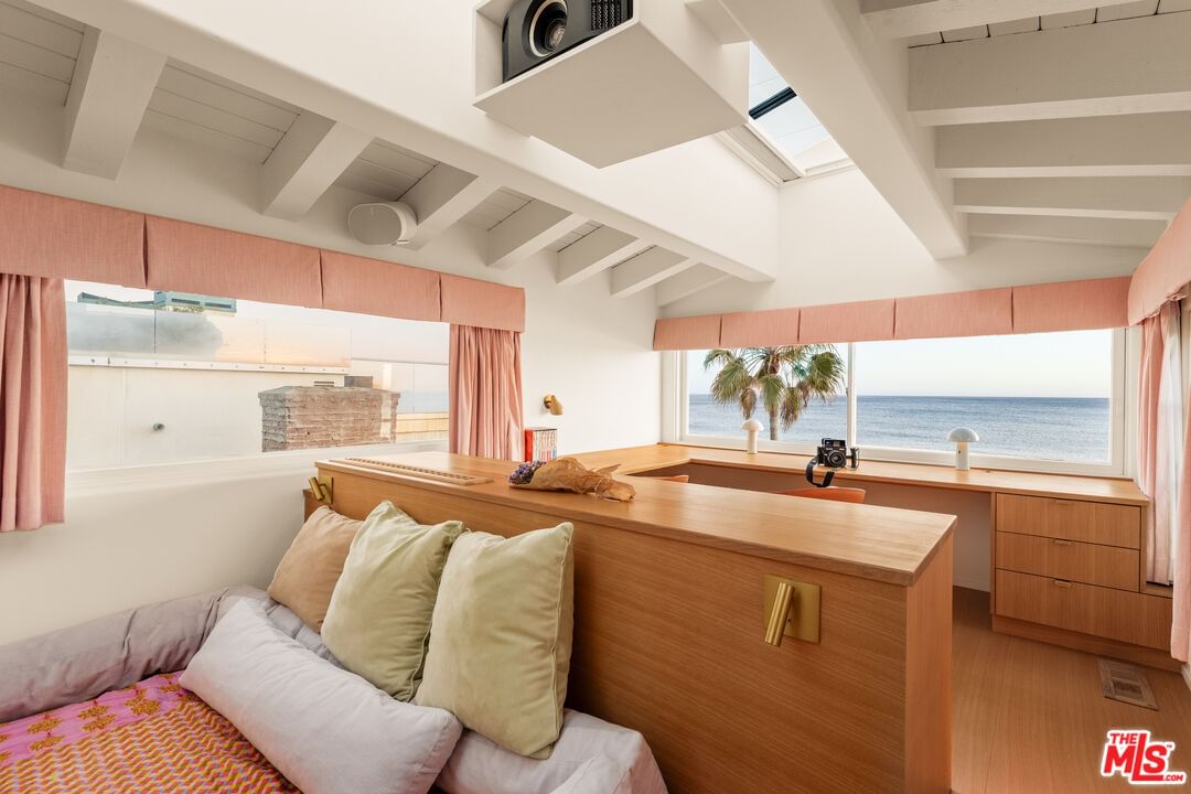 Malibu Colony photo 30