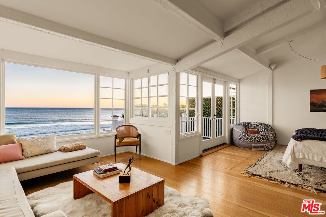 Malibu Colony photo 32