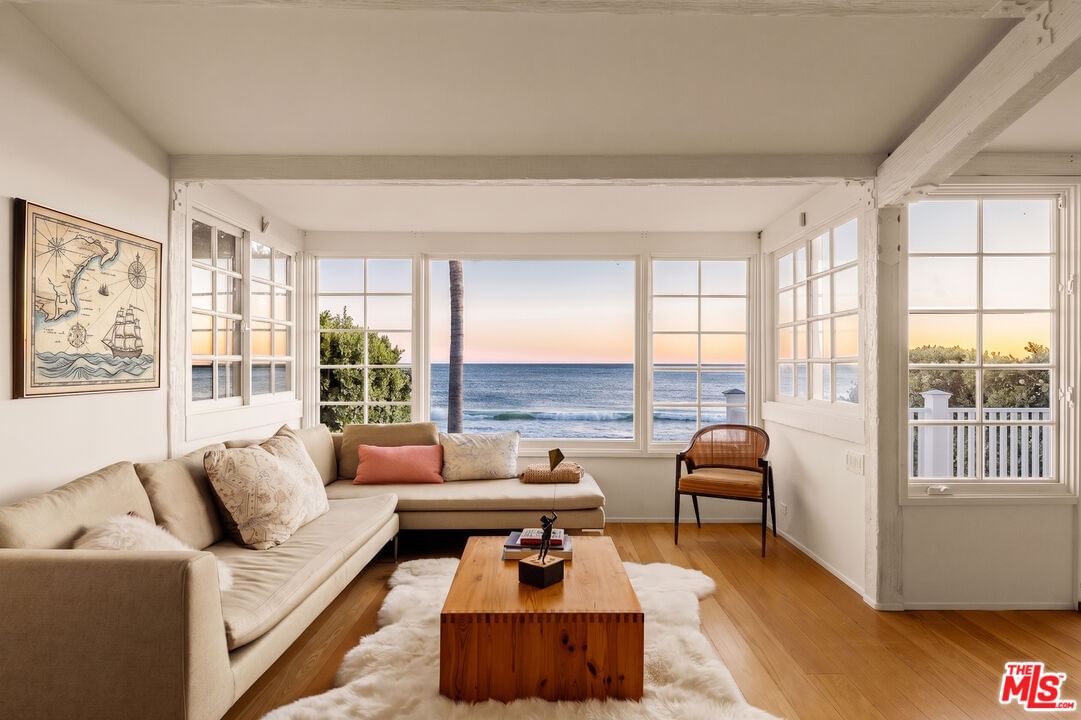 Malibu Colony photo 33