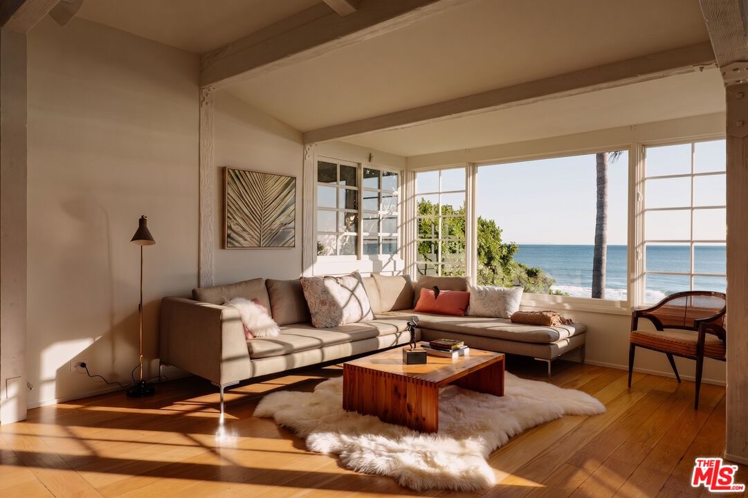 Malibu Colony photo 7