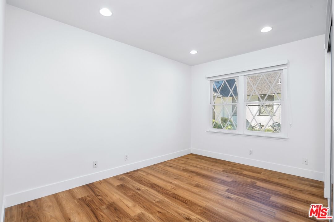Tujunga photo 23