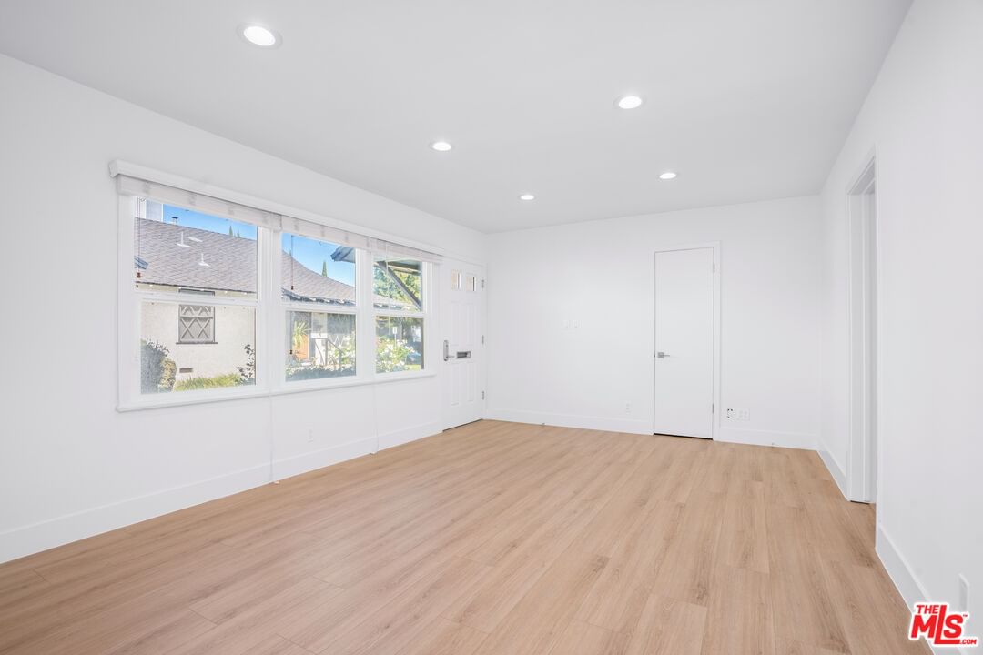 Tujunga photo 9