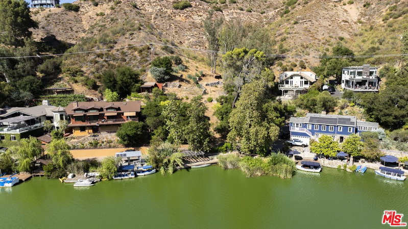 2100 Lakeshore Dr