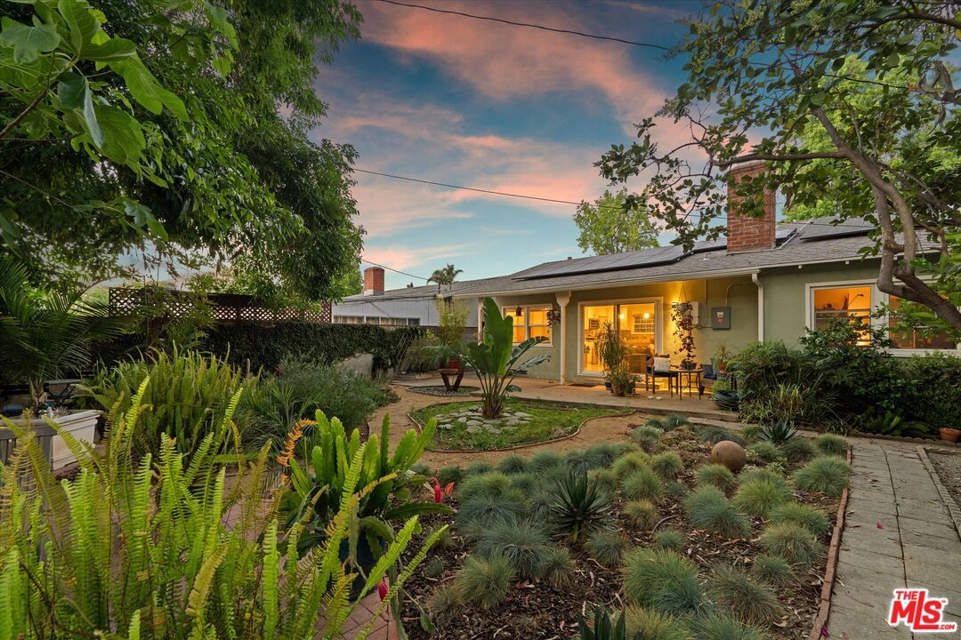 Chisholm photo 2