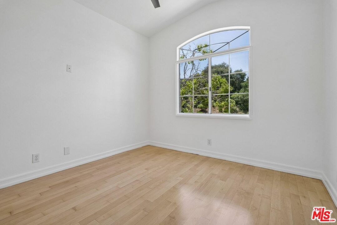 Sunset Oak photo 19