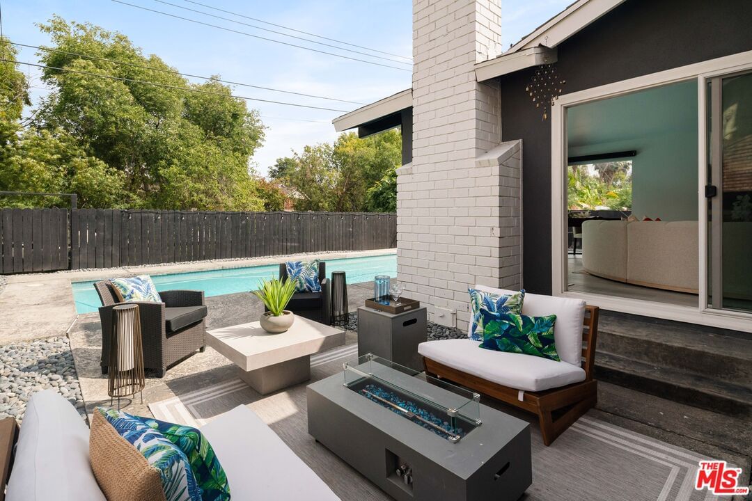Whitebook photo 10