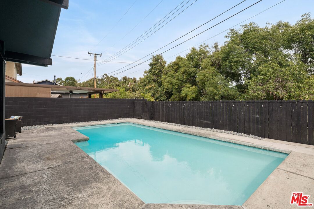Whitebook photo 11