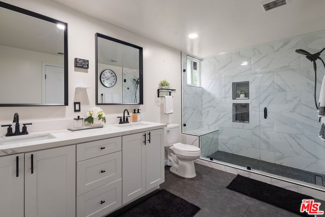 Whitebook photo 25